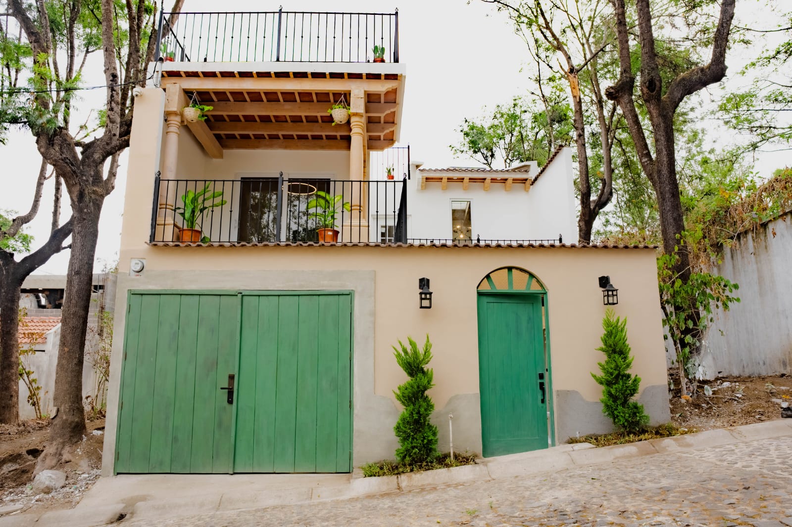 Antigua Gardens-Hermosa casa en Venta
