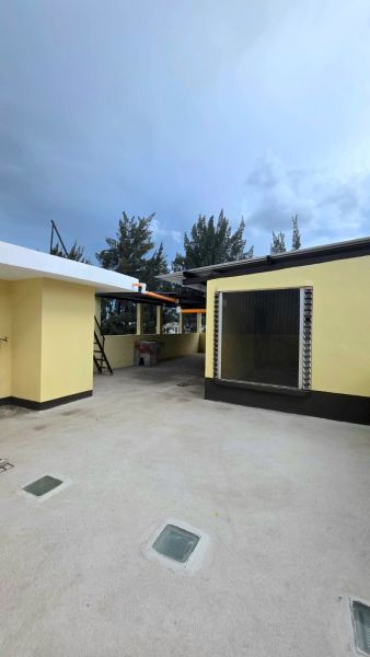 Colonia Lotty-Casa 3 niveles con Local Renta